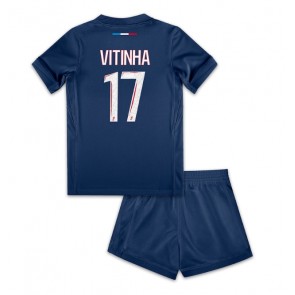 Billiga Paris Saint-Germain Vitinha #17 Hemmatröja Barn 2024-25 Kortärmad (+ Korta byxor)